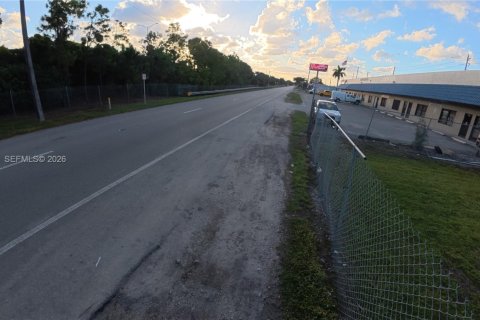 Propiedad comercial en venta en Miami Gardens, Florida № 2089071 - foto 4