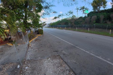 Propiedad comercial en venta en Miami Gardens, Florida № 2089071 - foto 5
