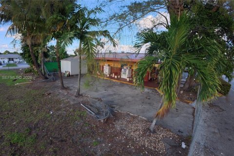 Propiedad comercial en venta en Miami Gardens, Florida № 2089071 - foto 6