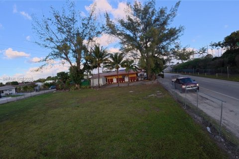 Propiedad comercial en venta en Miami Gardens, Florida № 2089071 - foto 11