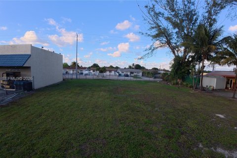 Propiedad comercial en venta en Miami Gardens, Florida № 2089071 - foto 8