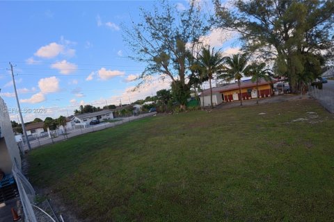 Propiedad comercial en venta en Miami Gardens, Florida № 2089071 - foto 10