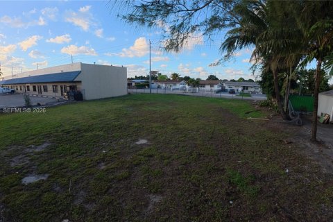 Propiedad comercial en venta en Miami Gardens, Florida № 2089071 - foto 7