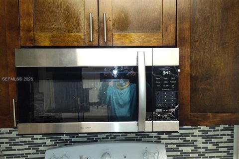 Condo in Miami, Florida, 2 bedrooms  № 2068144 - photo 5