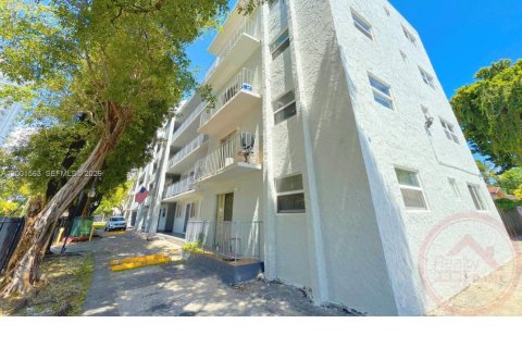 Condo in Miami, Florida, 2 bedrooms  № 2068144