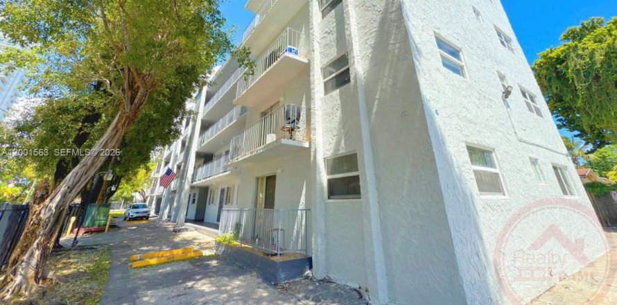 Condo in Miami, Florida, 2 bedrooms  № 2068144