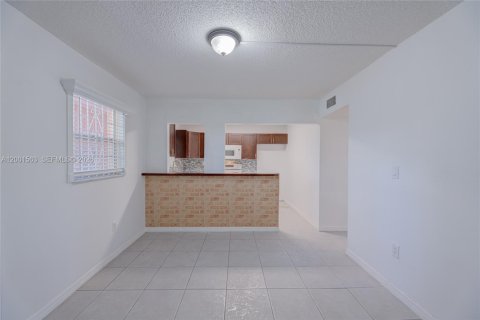 Condo in Miami, Florida, 2 bedrooms  № 2068144 - photo 4