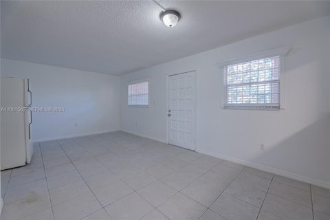 Condo in Miami, Florida, 2 bedrooms  № 2068144 - photo 16