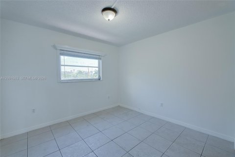 Condo in Miami, Florida, 2 bedrooms  № 2068144 - photo 7