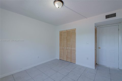 Condo in Miami, Florida, 2 bedrooms  № 2068144 - photo 9
