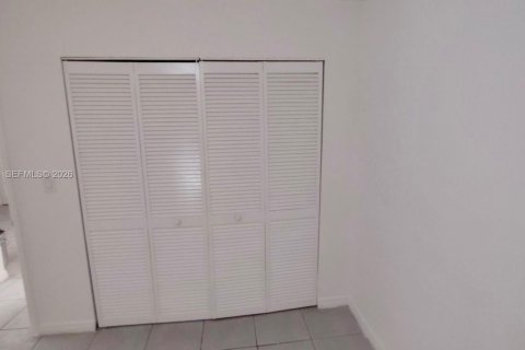 Condo in Miami, Florida, 2 bedrooms  № 2068144 - photo 17