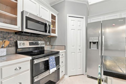House in Palm Bay, Florida 3 bedrooms, 179.49 sq.m. № 2418337 - photo 7