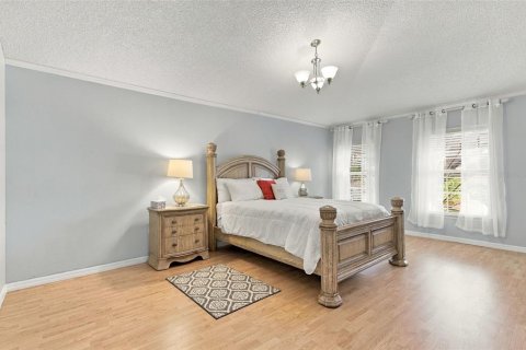 House in Palm Bay, Florida 3 bedrooms, 179.49 sq.m. № 2418337 - photo 13