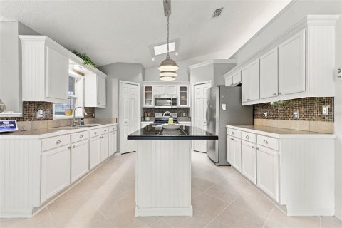 House in Palm Bay, Florida 3 bedrooms, 179.49 sq.m. № 2418337 - photo 5