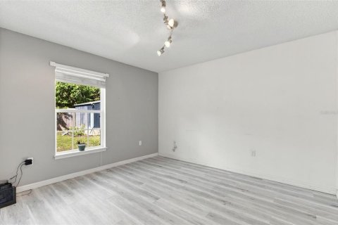 House in Palm Bay, Florida 3 bedrooms, 179.49 sq.m. № 2418337 - photo 18