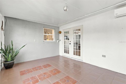 House in Palm Bay, Florida 3 bedrooms, 179.49 sq.m. № 2418337 - photo 21