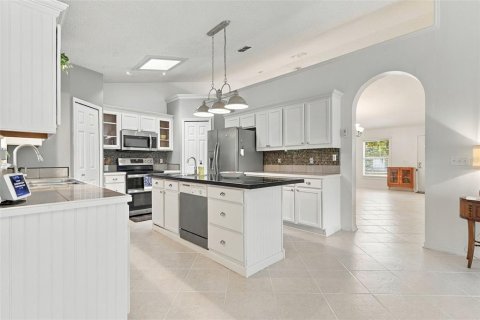 House in Palm Bay, Florida 3 bedrooms, 179.49 sq.m. № 2418337 - photo 6