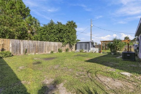 House in Palm Bay, Florida 3 bedrooms, 179.49 sq.m. № 2418337 - photo 24