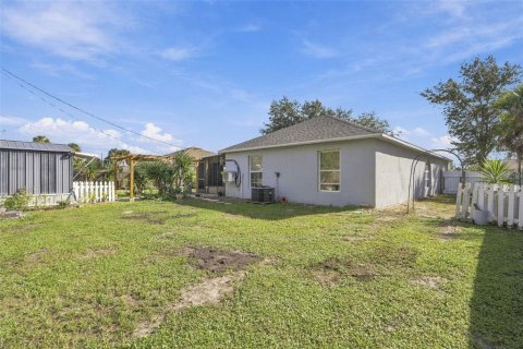 House in Palm Bay, Florida 3 bedrooms, 179.49 sq.m. № 2418337 - photo 25
