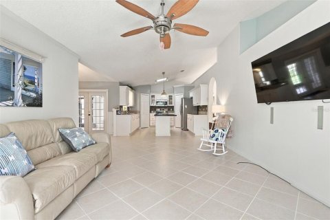 House in Palm Bay, Florida 3 bedrooms, 179.49 sq.m. № 2418337 - photo 10