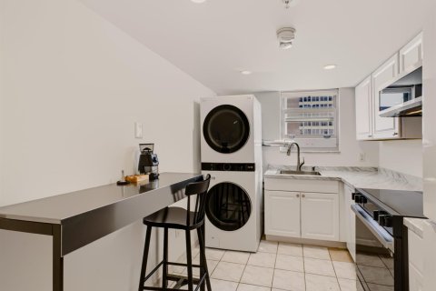 Condominio en venta en Miami Beach, Florida, 2 dormitorios, 83.61 m2 № 2417776 - foto 9