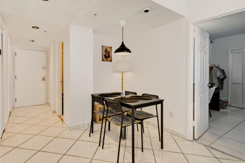 Condominio en venta en Miami Beach, Florida, 2 dormitorios, 83.61 m2 № 2417776 - foto 14