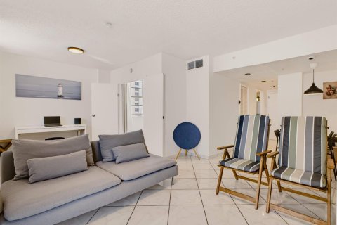 Condominio en venta en Miami Beach, Florida, 2 dormitorios, 83.61 m2 № 2417776 - foto 19