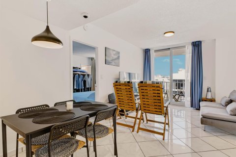 Condominio en venta en Miami Beach, Florida, 2 dormitorios, 83.61 m2 № 2417776 - foto 12