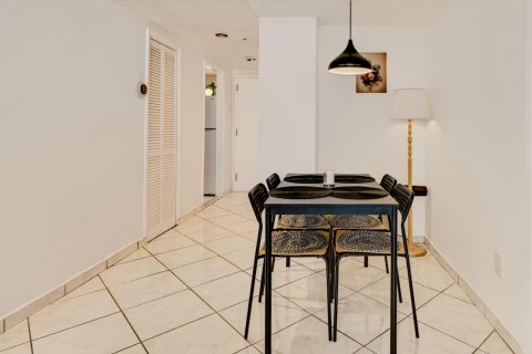 Condominio en venta en Miami Beach, Florida, 2 dormitorios, 83.61 m2 № 2417776 - foto 15
