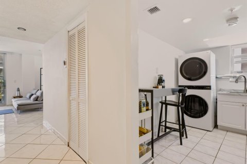 Condominio en venta en Miami Beach, Florida, 2 dormitorios, 83.61 m2 № 2417776 - foto 7