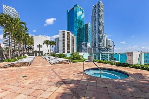Condominio en alquiler en Miami, Florida, 3 dormitorios, 131.83 m2 № 2085596 - foto 24