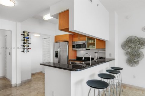 Condominio en alquiler en Miami, Florida, 3 dormitorios, 131.83 m2 № 2085596 - foto 8