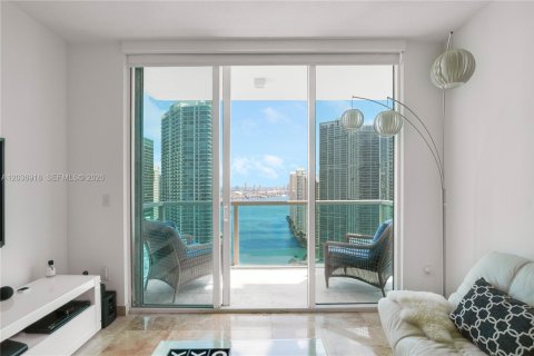 Condominio en alquiler en Miami, Florida, 3 dormitorios, 131.83 m2 № 2085596 - foto 4