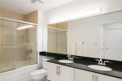 Condominio en alquiler en Miami, Florida, 3 dormitorios, 131.83 m2 № 2085596 - foto 19