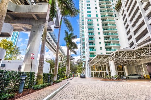 Condominio en alquiler en Miami, Florida, 3 dormitorios, 131.83 m2 № 2085596 - foto 29