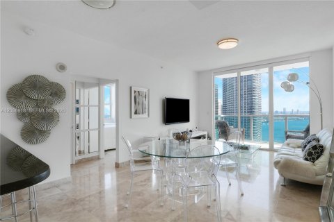 Condominio en alquiler en Miami, Florida, 3 dormitorios, 131.83 m2 № 2085596 - foto 3