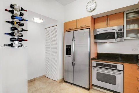 Condominio en alquiler en Miami, Florida, 3 dormitorios, 131.83 m2 № 2085596 - foto 10