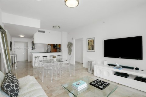 Condominio en alquiler en Miami, Florida, 3 dormitorios, 131.83 m2 № 2085596 - foto 7