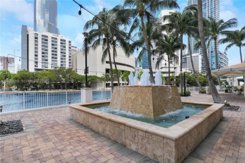 Condominio en alquiler en Miami, Florida, 3 dormitorios, 131.83 m2 № 2085596 - foto 28
