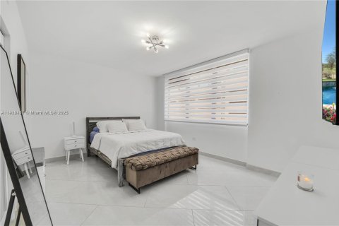 Condominio en alquiler en Miami, Florida, 2 dormitorios, 91.97 m2 № 1976337 - foto 19