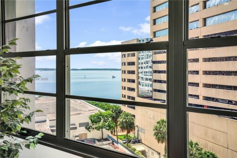 Condominio en alquiler en Miami, Florida, 2 dormitorios, 91.97 m2 № 1976337 - foto 13