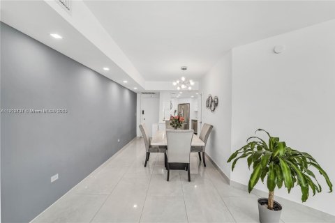 Condominio en alquiler en Miami, Florida, 2 dormitorios, 91.97 m2 № 1976337 - foto 17
