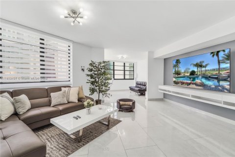 Condominio en alquiler en Miami, Florida, 2 dormitorios, 91.97 m2 № 1976337 - foto 7