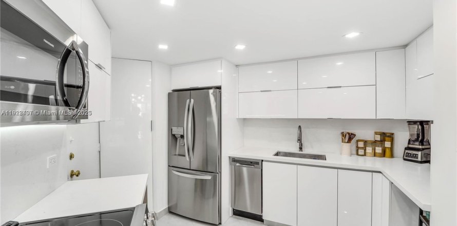Condominio en Miami, Florida, 2 dormitorios  № 1976337