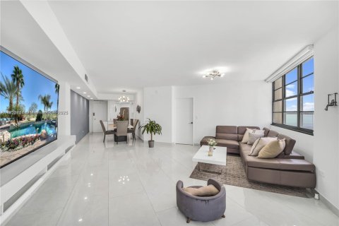 Condominio en alquiler en Miami, Florida, 2 dormitorios, 91.97 m2 № 1976337 - foto 8