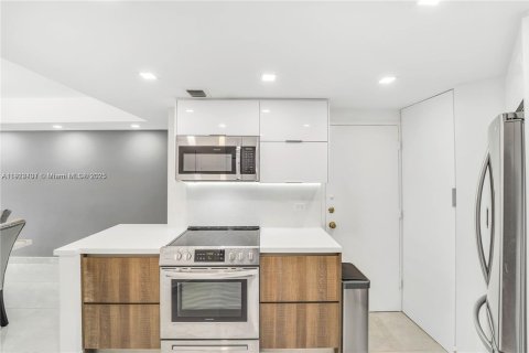 Condominio en alquiler en Miami, Florida, 2 dormitorios, 91.97 m2 № 1976337 - foto 4