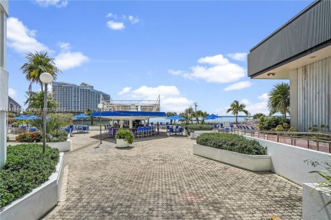 Condominio en alquiler en Miami, Florida, 2 dormitorios, 91.97 m2 № 1976337 - foto 26