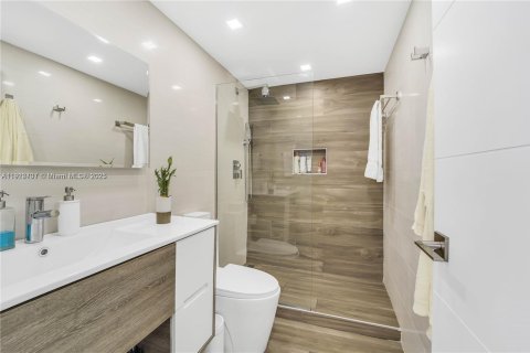 Condominio en alquiler en Miami, Florida, 2 dormitorios, 91.97 m2 № 1976337 - foto 22