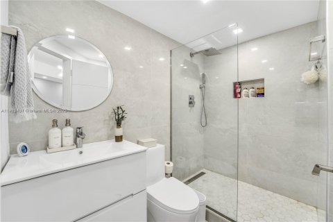 Condominio en alquiler en Miami, Florida, 2 dormitorios, 91.97 m2 № 1976337 - foto 24