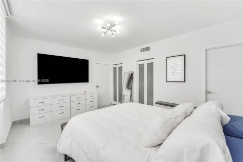 Condominio en alquiler en Miami, Florida, 2 dormitorios, 91.97 m2 № 1976337 - foto 21
